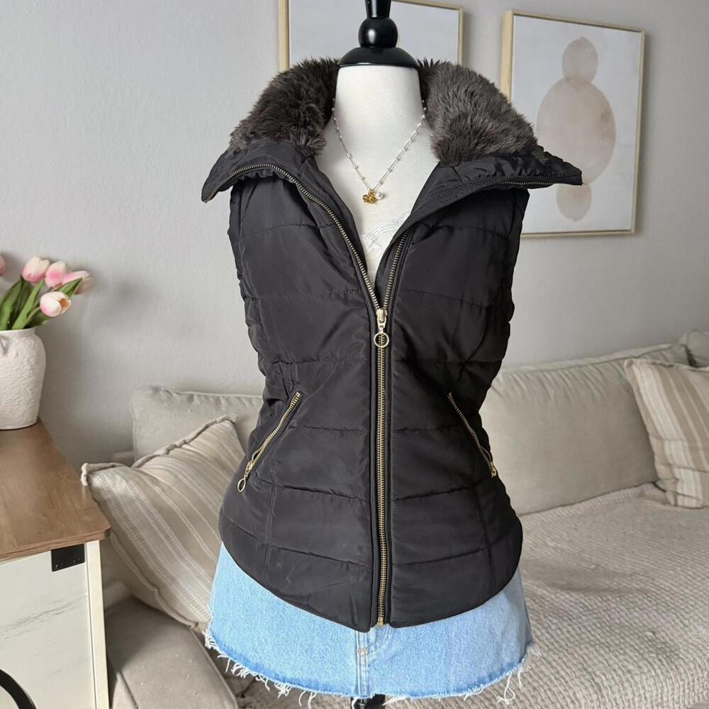H&M Faux Fur Collar Puffer Vest — Black ₊˚⊹ ᰔ